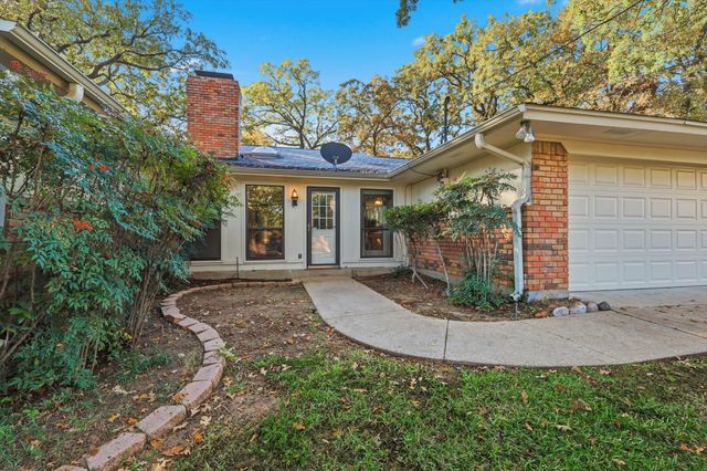 2505 Oak Manor Court, Arlington, TX 76012