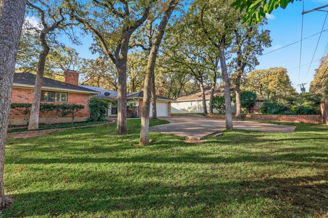 2505 Oak Manor Court, Arlington, TX 76012