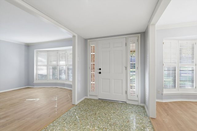 2505 Oak Manor Court, Arlington, TX 76012