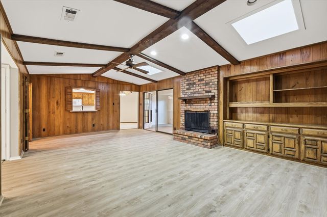 2505 Oak Manor Court, Arlington, TX 76012