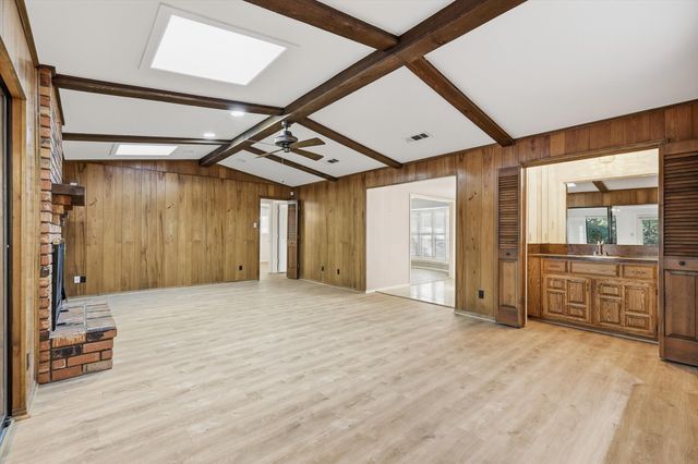 2505 Oak Manor Court, Arlington, TX 76012