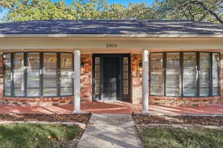 2505 Oak Manor Court, Arlington, TX 76012