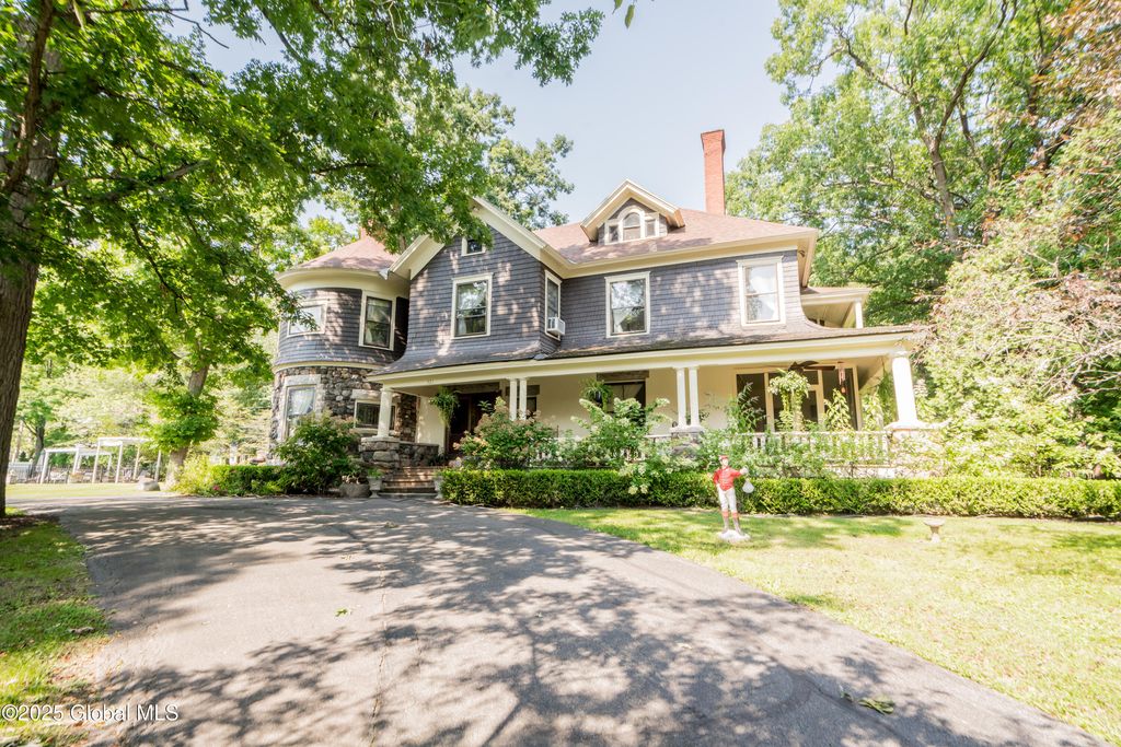 321 Guy Park Avenue, Amsterdam, NY 12010