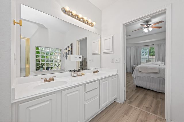 5707 Oakwell Station Court, Humble, TX 77346