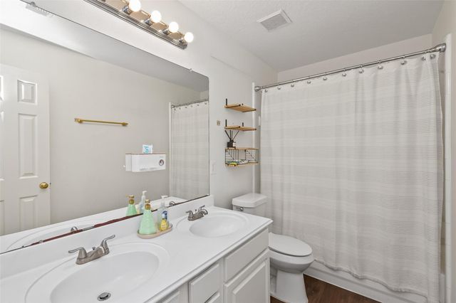 5707 Oakwell Station Court, Humble, TX 77346