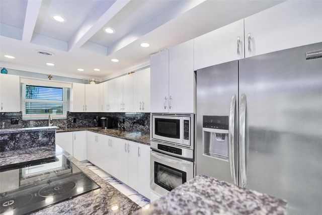 2330 NE 36th Street 9, Lighthouse Point, FL 33064