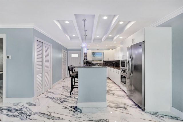 2330 NE 36th Street 9, Lighthouse Point, FL 33064