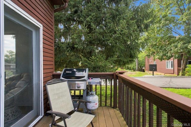 13 Knoll View, Ossining, NY 10562