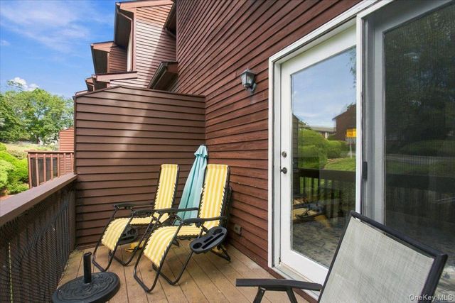 13 Knoll View, Ossining, NY 10562