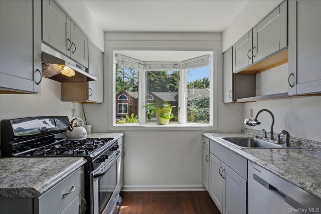 13 Knoll View, Ossining, NY 10562