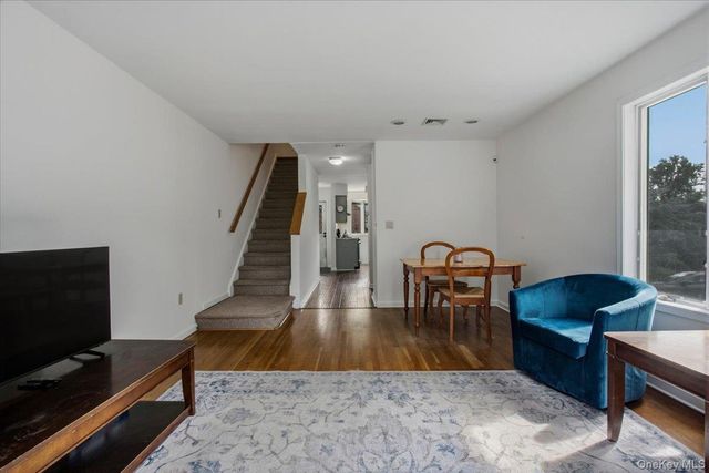 13 Knoll View, Ossining, NY 10562