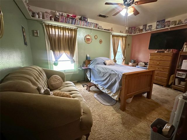 1832 E Polk, Paris, TX 75460