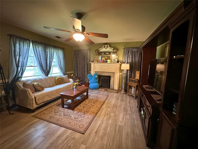 1832 E Polk, Paris, TX 75460
