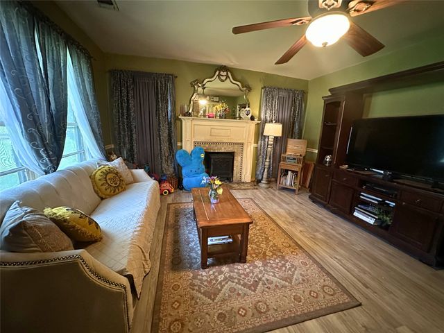 1832 E Polk, Paris, TX 75460