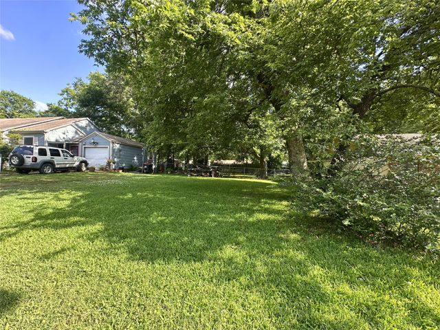 1832 E Polk, Paris, TX 75460