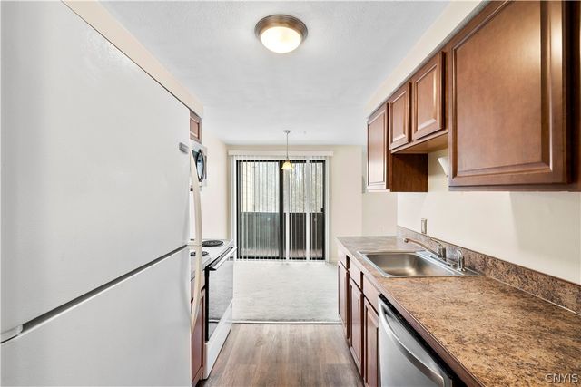 240 Watertree Drive, Dewitt, NY 13057