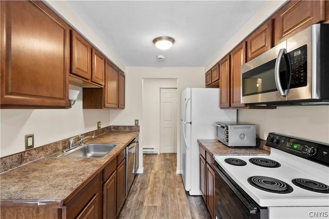 240 Watertree Drive, Dewitt, NY 13057