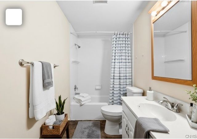 240 Watertree Drive, Dewitt, NY 13057