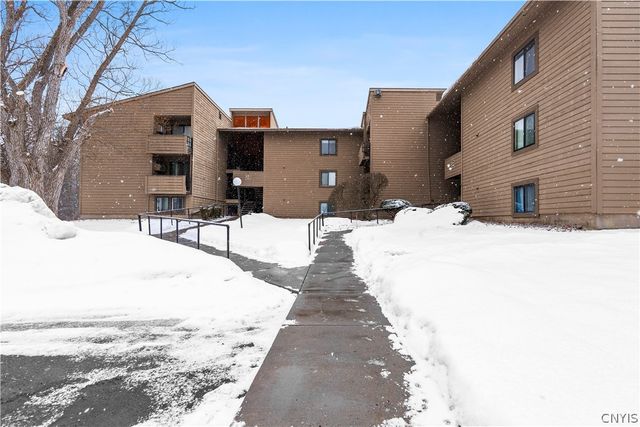 240 Watertree Drive, Dewitt, NY 13057