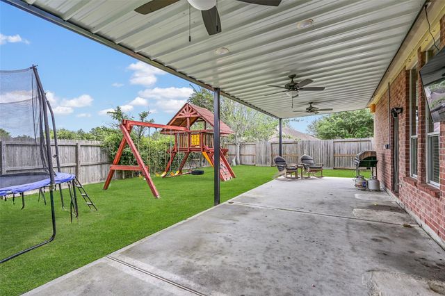 221 River Basin Lane, Dickinson, TX 77539