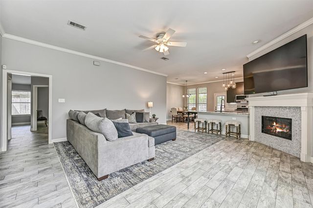 221 River Basin Lane, Dickinson, TX 77539