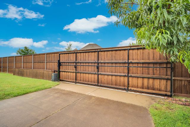 428 Vasey Oak Drive, Keller, TX 76248