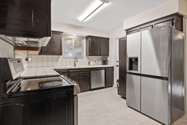 692 W Gettysburg Avenue, Clovis, CA 93612
