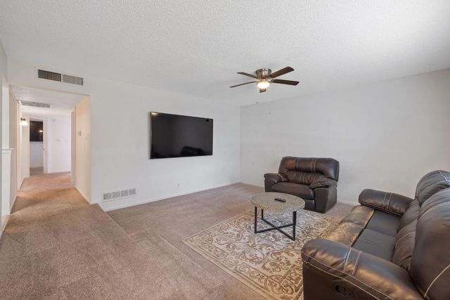 692 W Gettysburg Avenue, Clovis, CA 93612