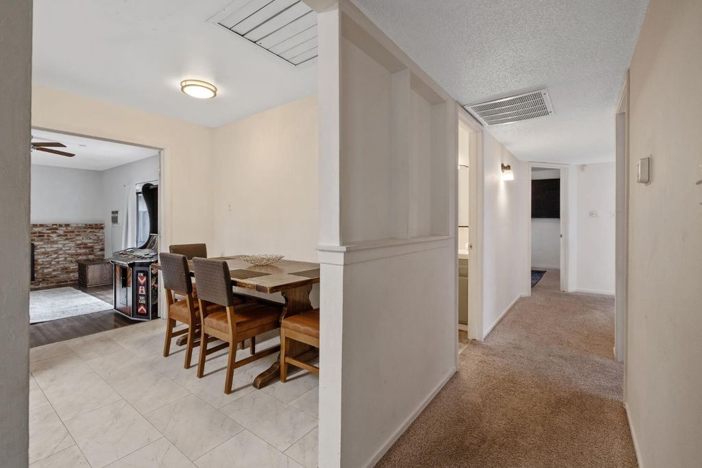 Image 10 of property listing at 692 W Gettysburg Avenue, Clovis, CA 93612