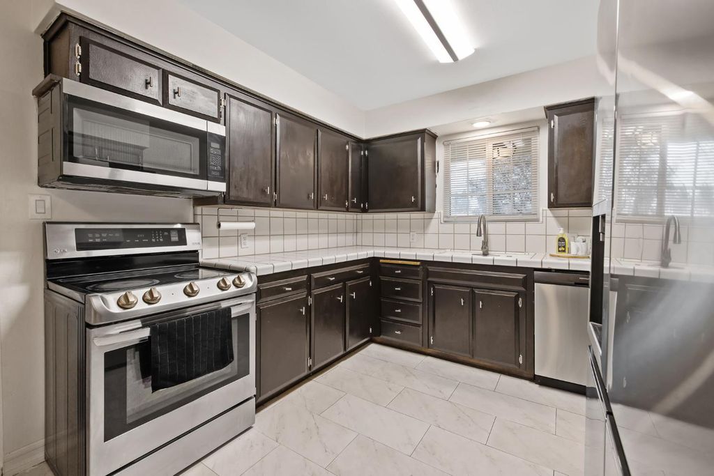 Image 15 of property listing at 692 W Gettysburg Avenue, Clovis, CA 93612