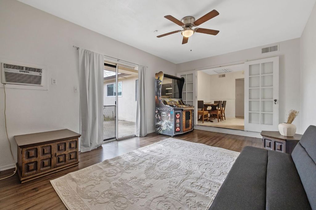 Image 18 of property listing at 692 W Gettysburg Avenue, Clovis, CA 93612