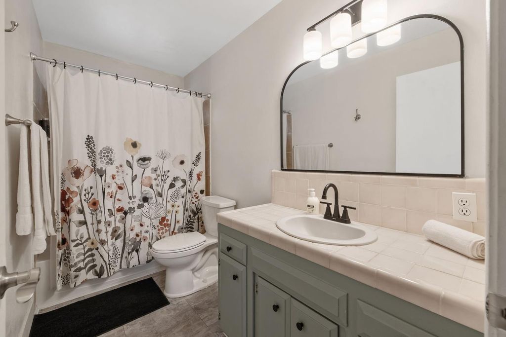 Image 20 of property listing at 692 W Gettysburg Avenue, Clovis, CA 93612