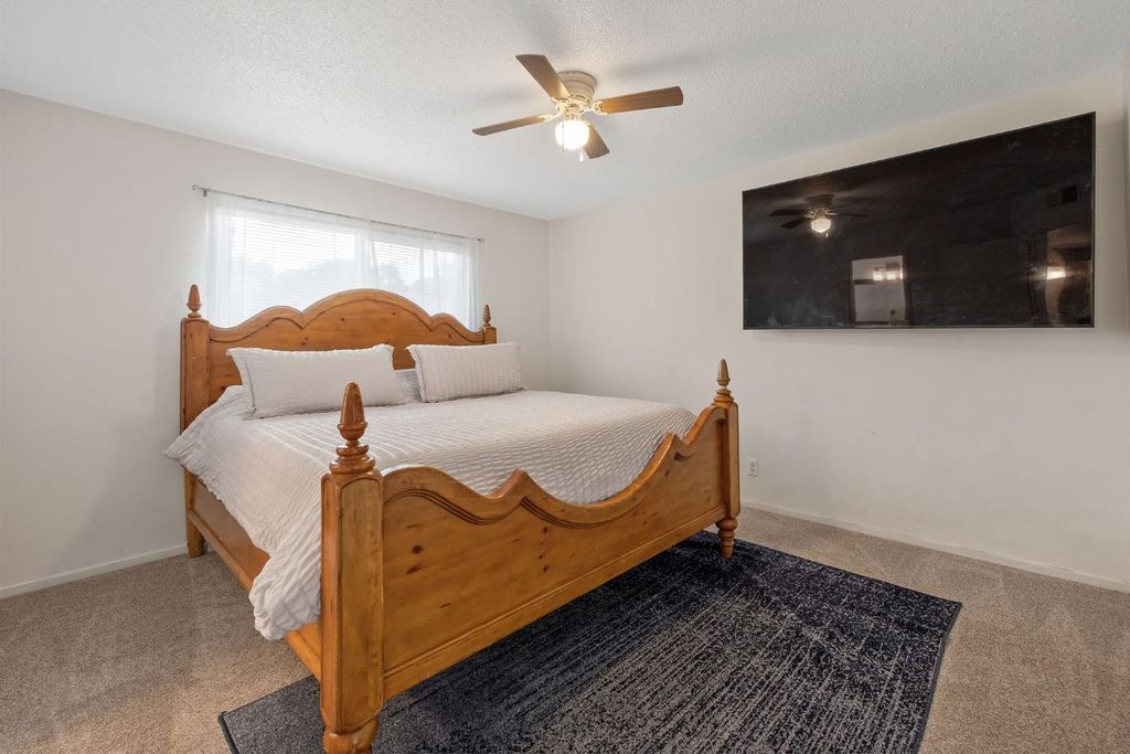 Image 24 of property listing at 692 W Gettysburg Avenue, Clovis, CA 93612