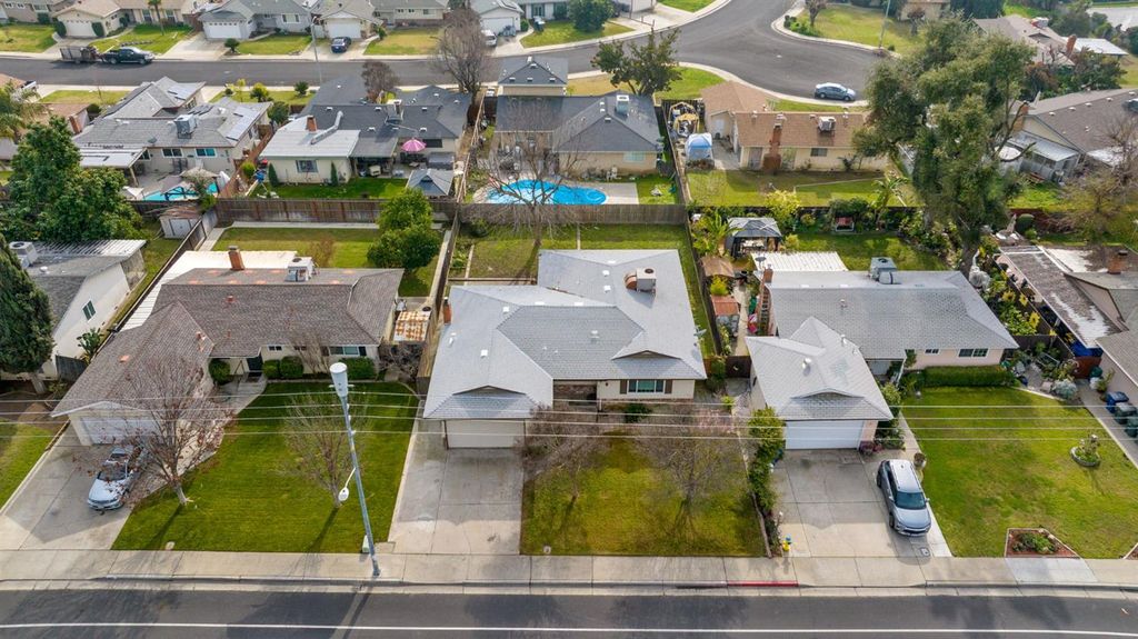 Image 36 of property listing at 692 W Gettysburg Avenue, Clovis, CA 93612