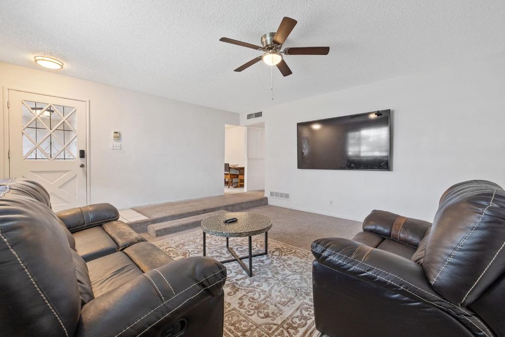Image 7 of property listing at 692 W Gettysburg Avenue, Clovis, CA 93612