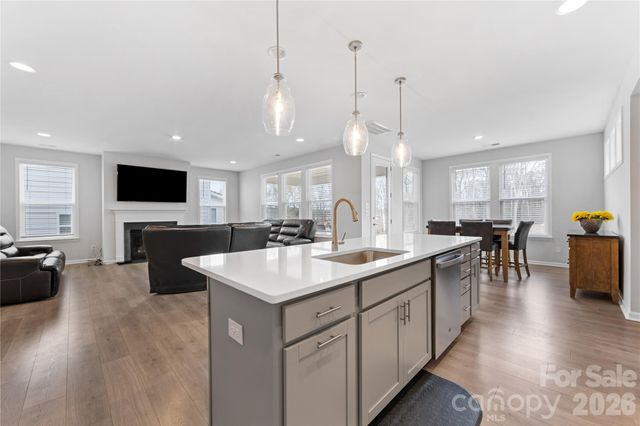 346 W Waterlynn Road, Mooresville, NC 28117