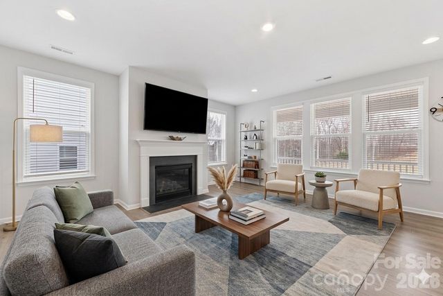346 W Waterlynn Road, Mooresville, NC 28117