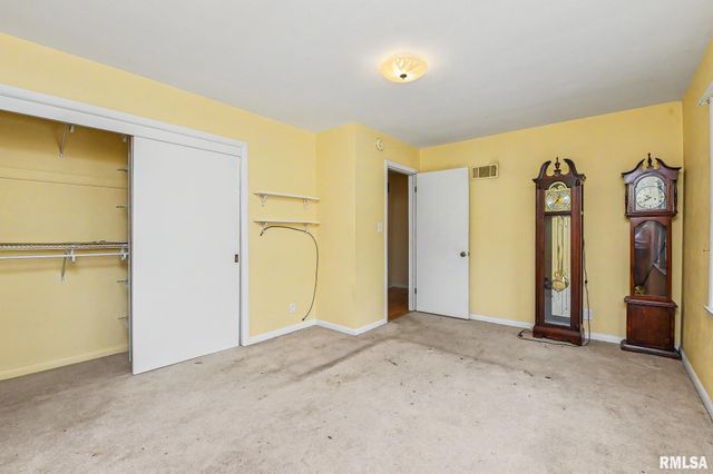 4211 N BROOKMONT Road, Peoria, IL 61614