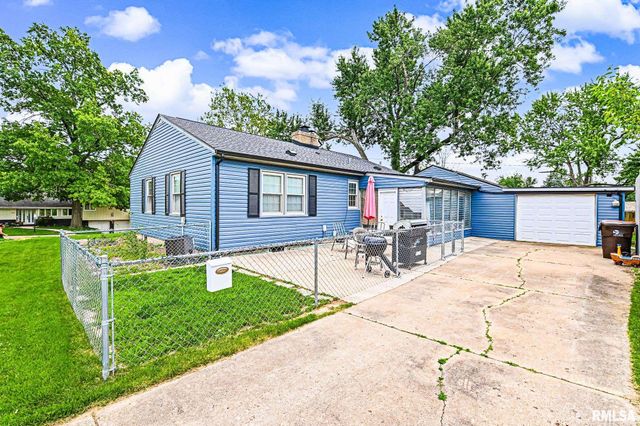 4211 N BROOKMONT Road, Peoria, IL 61614