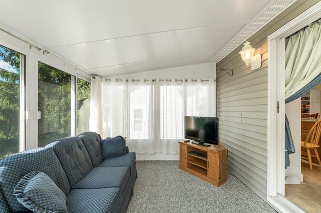 63 Sagewood Circle, Hooksett, NH 03106