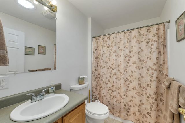 63 Sagewood Circle, Hooksett, NH 03106