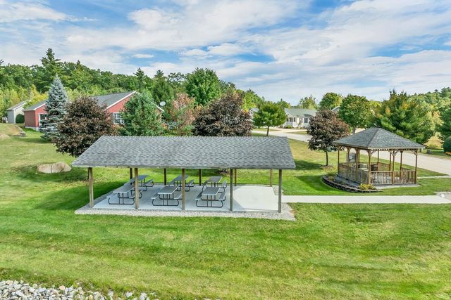 63 Sagewood Circle, Hooksett, NH 03106
