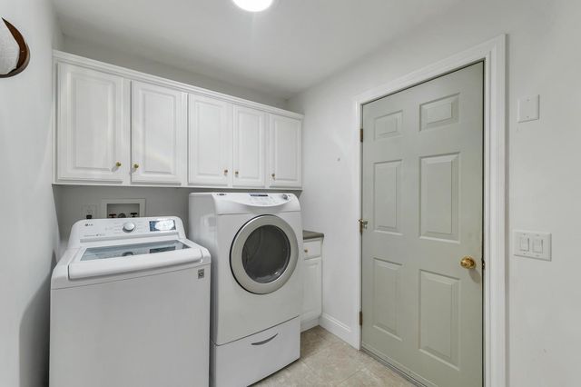 63 Sagewood Circle, Hooksett, NH 03106