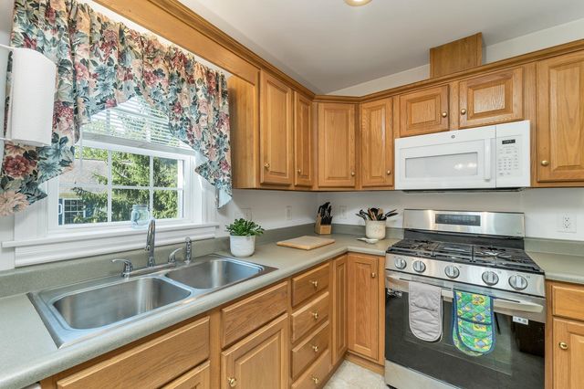 63 Sagewood Circle, Hooksett, NH 03106