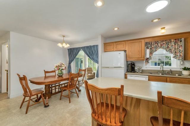 63 Sagewood Circle, Hooksett, NH 03106