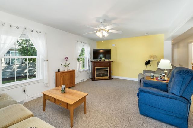 63 Sagewood Circle, Hooksett, NH 03106