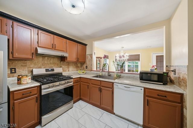 3 Juniper Ct 123, Clifton City, NJ 07014