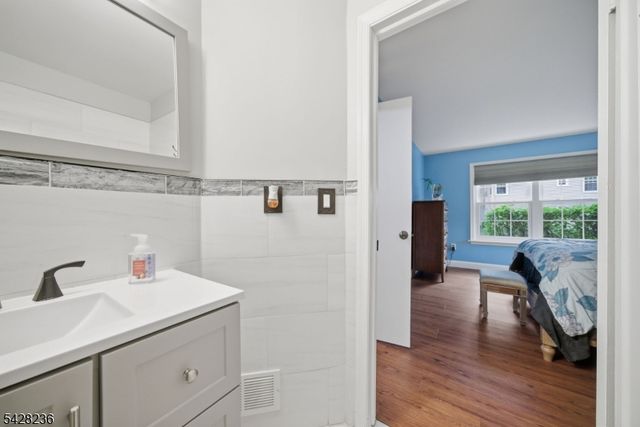3 Juniper Ct 123, Clifton City, NJ 07014