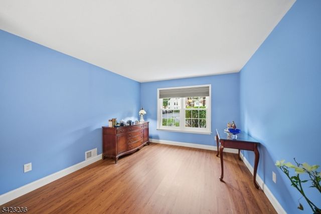 3 Juniper Ct 123, Clifton City, NJ 07014