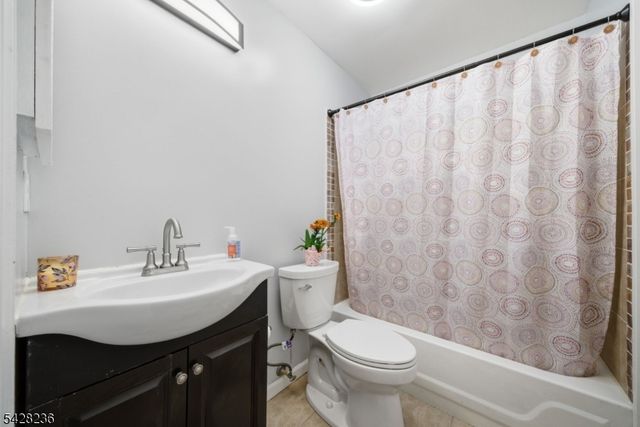 3 Juniper Ct 123, Clifton City, NJ 07014